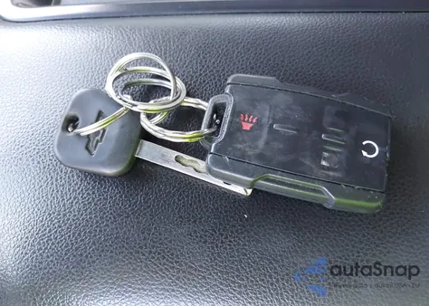 2015 Chevrolet Silverado 1500 1Lt z USA, uszkodzony, nr VIN 3GCUKREC8FG385184